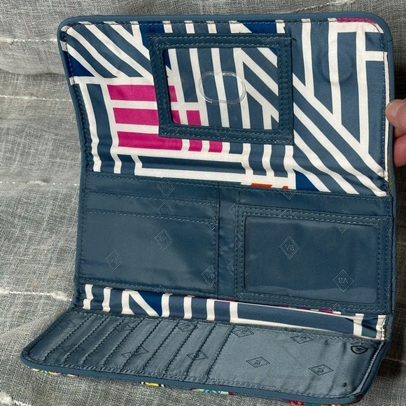 Vera Bradley Painted Medallions Pattern Fall 2017 Tri Fold Magnetic Closure NWOT - Picture 6 of 12